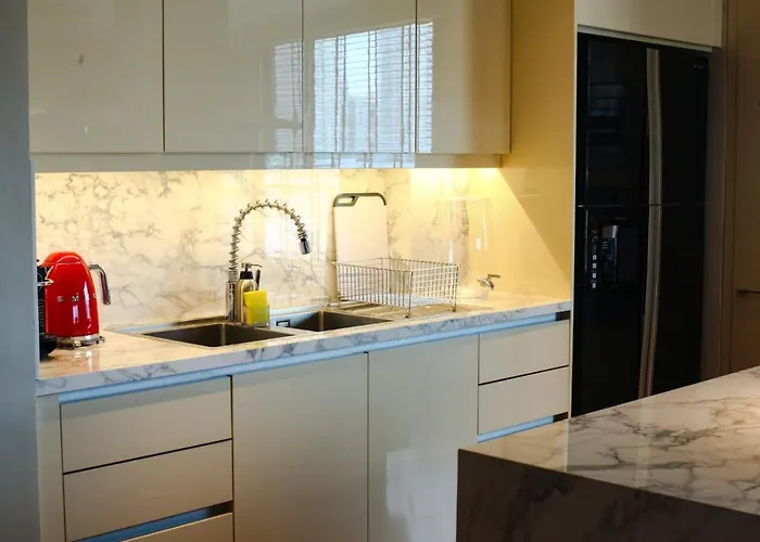 Poblacion Penthouse With Private Roofdeck * Manille