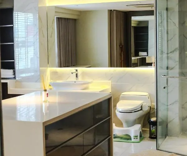 Poblacion Penthouse With Private Roofdeck Manille