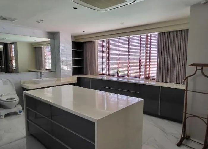 Poblacion Penthouse With Private Roofdeck Appartement Manille