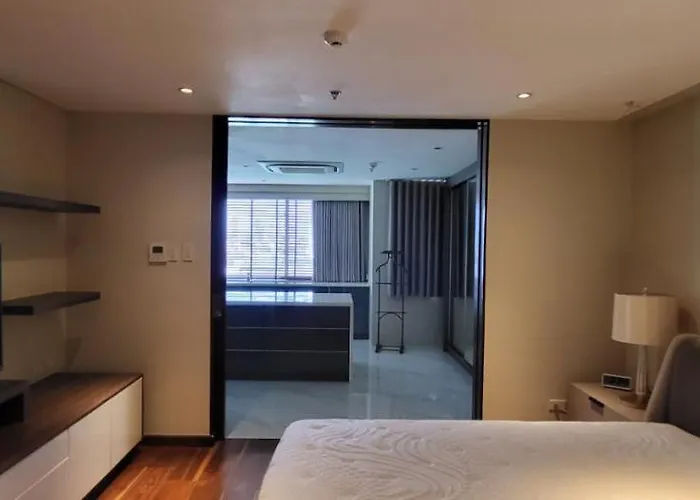 Poblacion Penthouse With Private Roofdeck * Manille