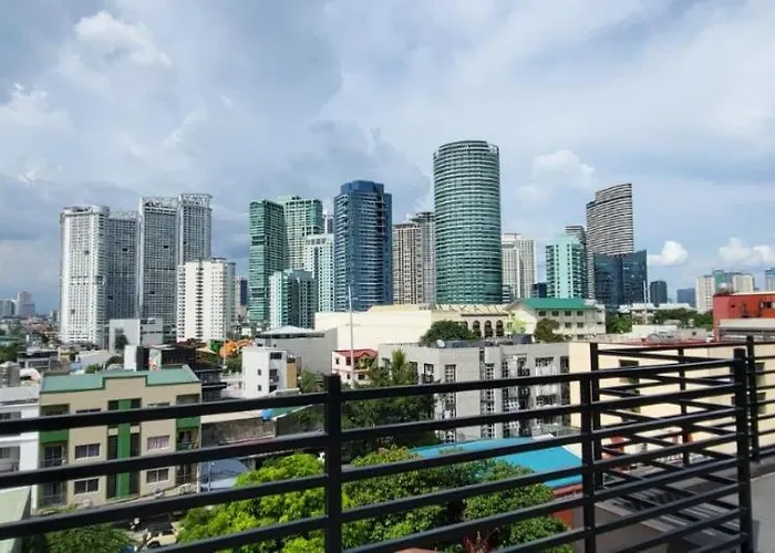 Poblacion Penthouse With Private Roofdeck * Manille