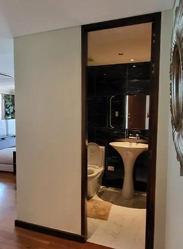 Appartement Poblacion Penthouse With Private Roofdeck *