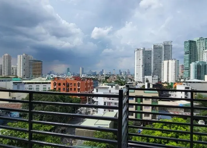 Poblacion Penthouse With Private Roofdeck * Manille